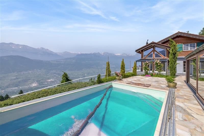 Vue panoramique et élégance alpine avec piscine (6)