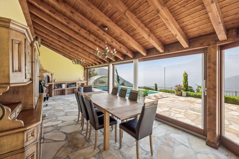 Vue panoramique et élégance alpine avec piscine (7)