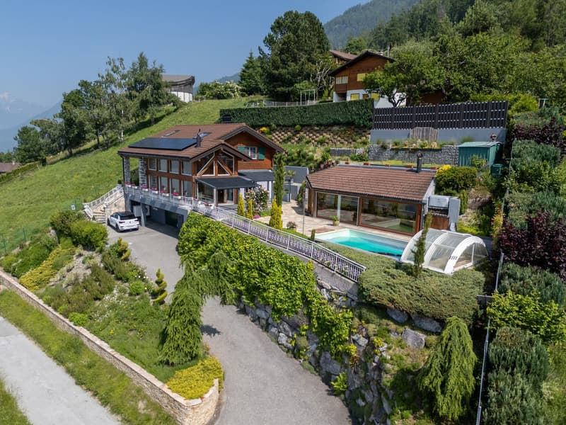 Vue panoramique et élégance alpine avec piscine (5)