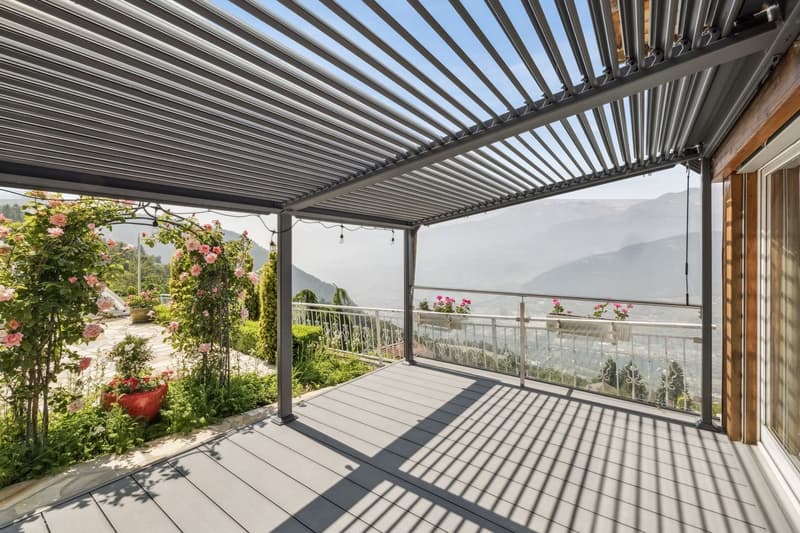 Vue panoramique et élégance alpine avec piscine (13)