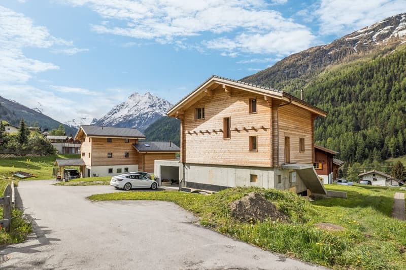 Élégant chalet en construction avec finitions sur mesure à Evolène (1)
