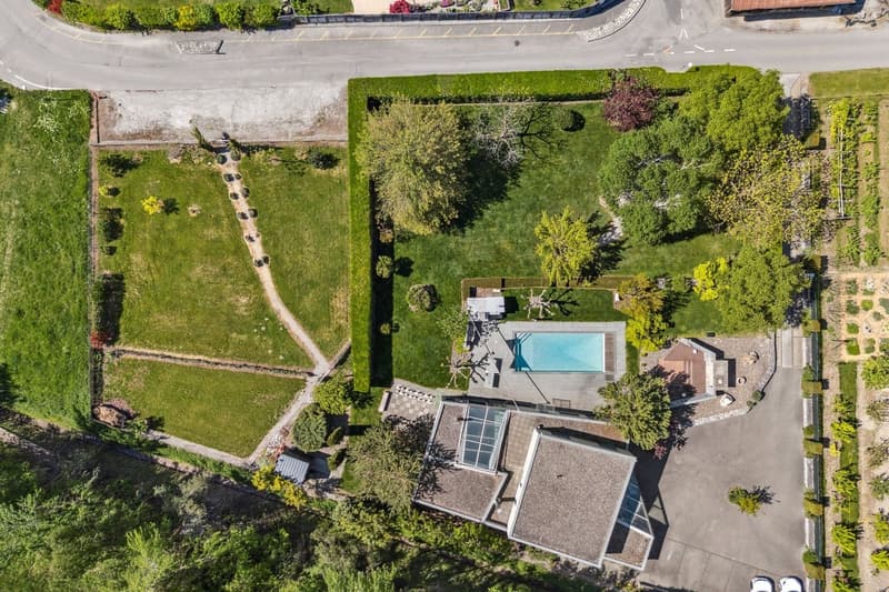 Villa exclusive avec piscine, volumes généreux et cadre idyllique (11)