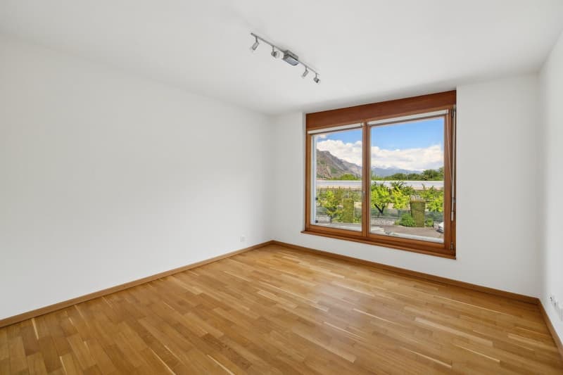 Villa exclusive avec piscine, volumes généreux et cadre idyllique (10)