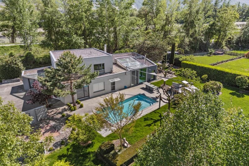 Villa exclusive avec piscine, volumes généreux et cadre idyllique (2)