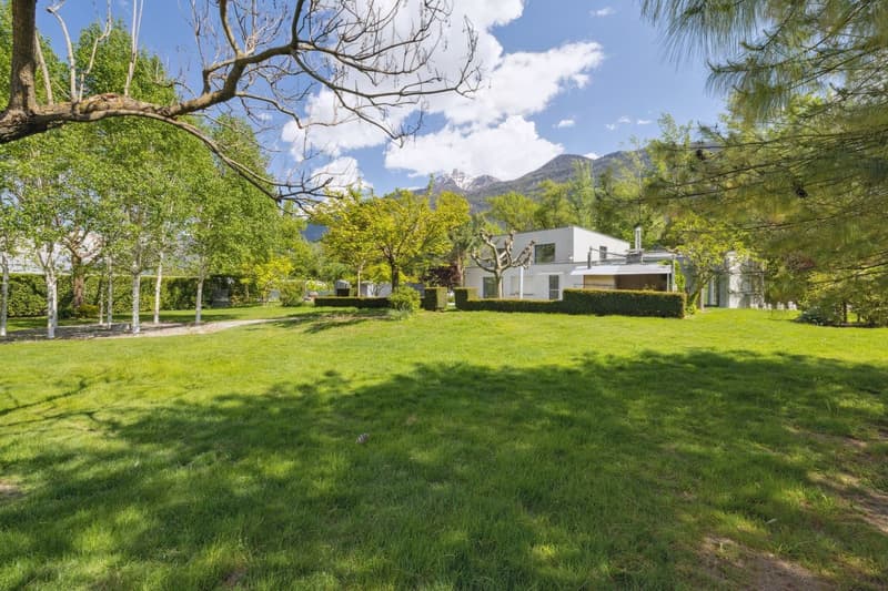 Villa exclusive avec piscine, volumes généreux et cadre idyllique (3)