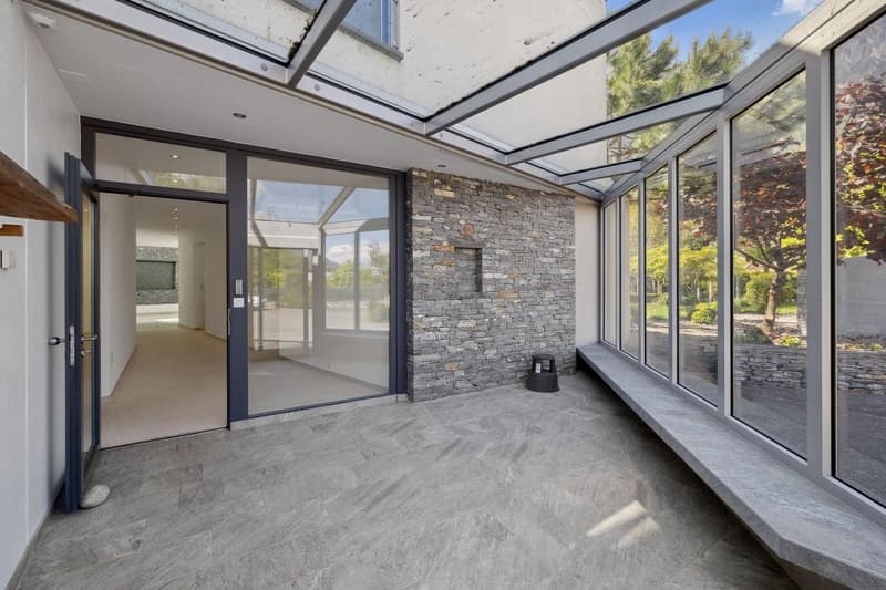 Villa exclusive avec piscine, volumes généreux et cadre idyllique (12)
