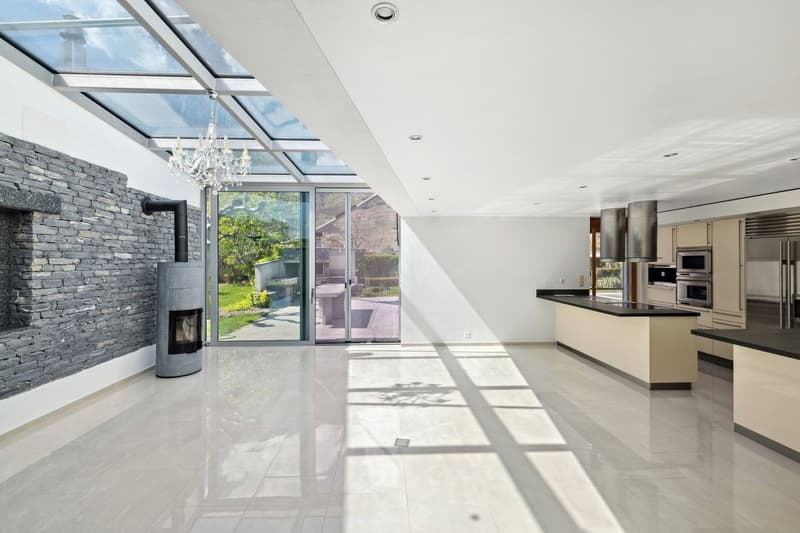 Villa exclusive avec piscine, volumes généreux et cadre idyllique (4)