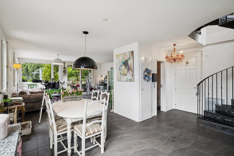 Belle villa individuelle avec un joli jardin (12)