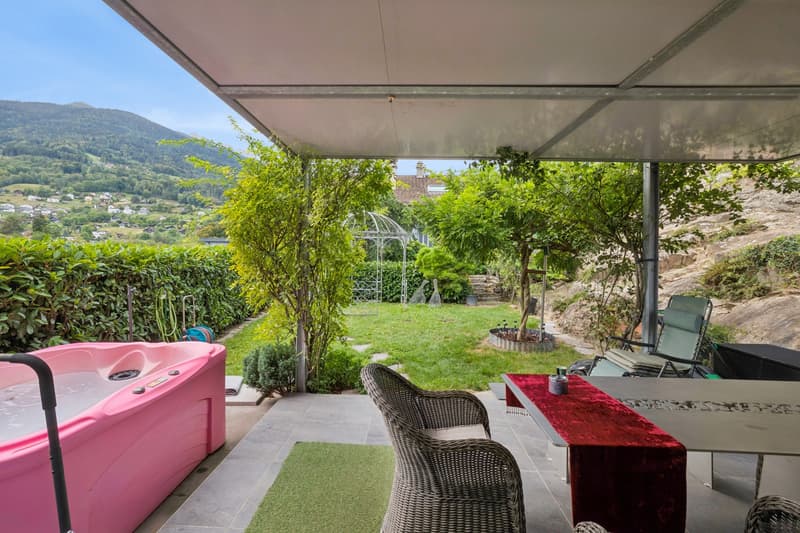 Belle villa individuelle avec un joli jardin (5)