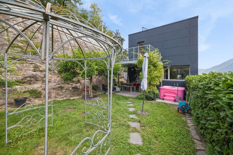 Belle villa individuelle avec un joli jardin (3)