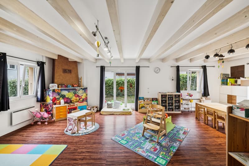 Belle villa individuelle de 5,5 pièces offrant de beaux volumes (2)