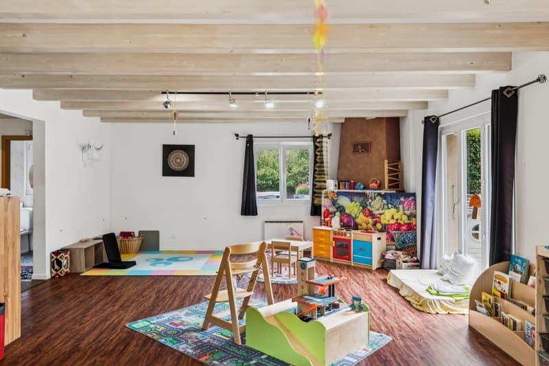 Belle villa individuelle de 5,5 pièces offrant de beaux volumes (6)
