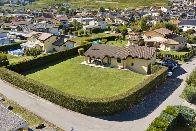 Villa individuelle avec vaste terrain dans un environnement calme (2)