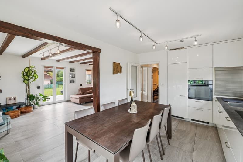 Maison familiale au coeur d'un généreux écrin de verdure (10)