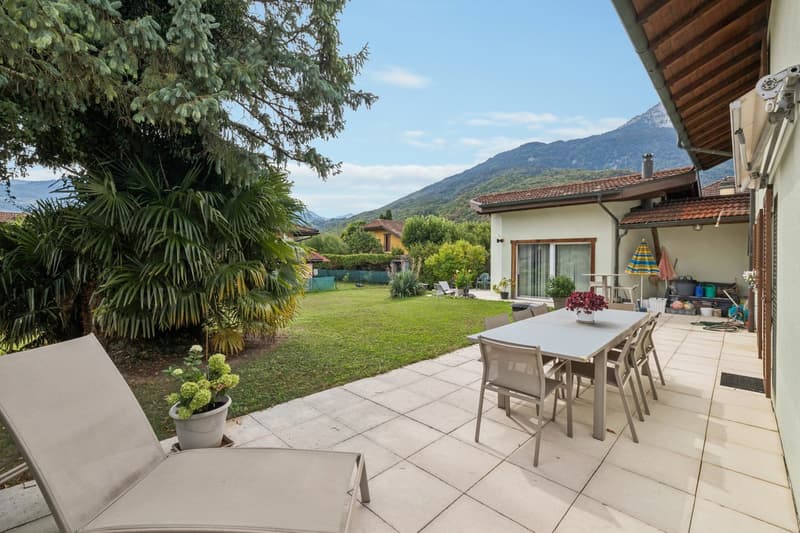 Maison familiale au coeur d'un généreux écrin de verdure (4)