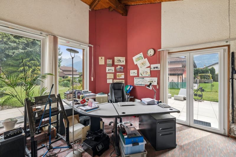 Maison familiale au coeur d'un généreux écrin de verdure (12)