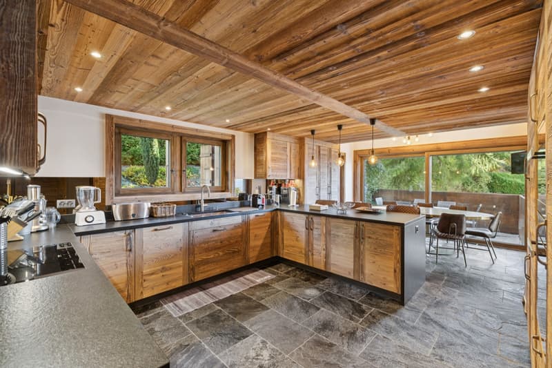 Au coeur de la station, un chalet d'exception. (3)