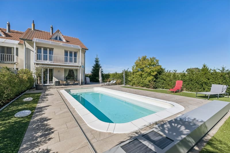 Espace extérieur avec piscine