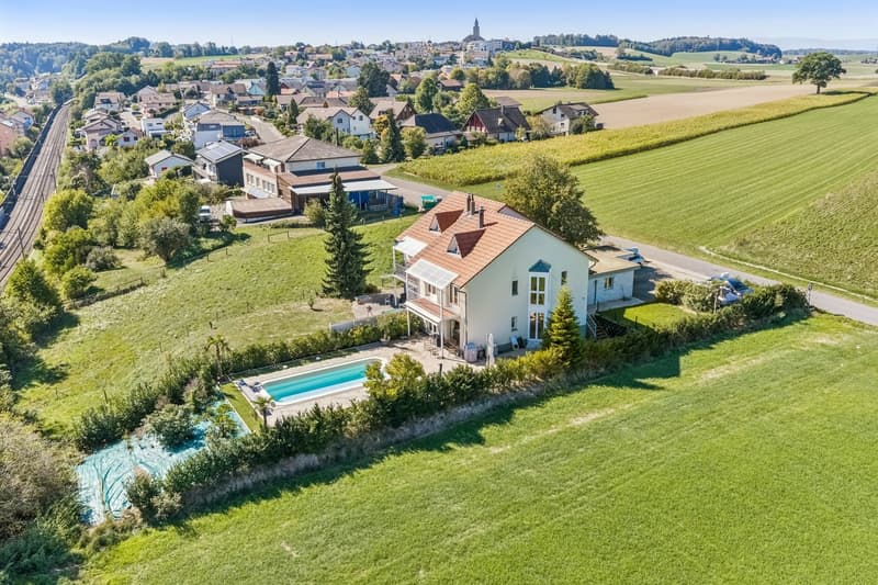 La masion en bordure de la zone agricole