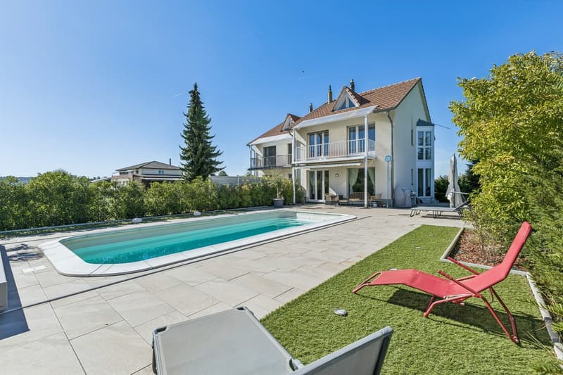 Maison avec terrasse et piscine