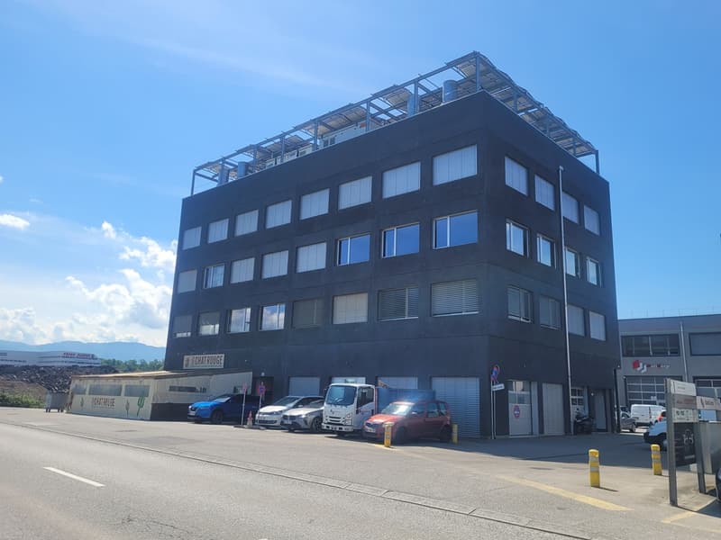 SATIGNY - Bureau de 98 m2 PPE au 1er étage d'un immeuble commercial (1)