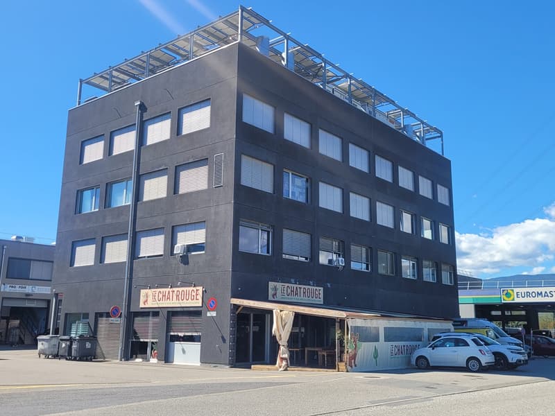 SATIGNY - Bureau de 98 m2 PPE au 1er étage d'un immeuble commercial (1)