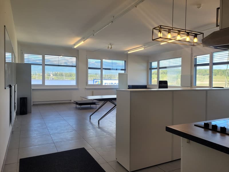 SATIGNY - Bureau de 98 m2 PPE au 1er étage d'un immeuble commercial (9)