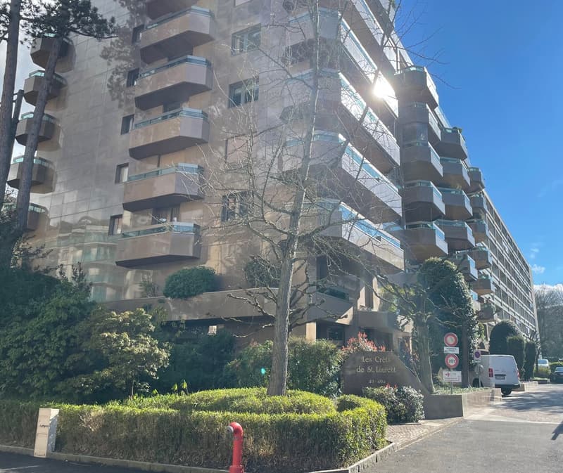 Arcade de 229 m² avec parkings proche Champel (1)