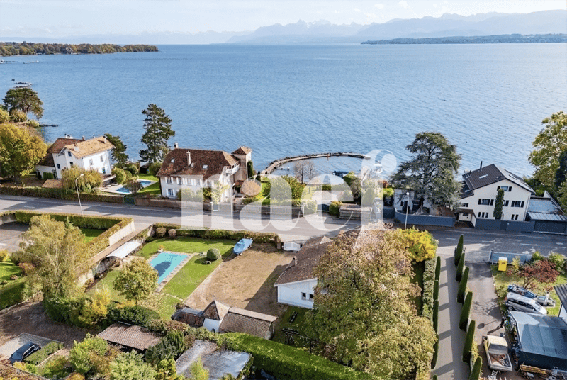 Exclusivité ? Villa individuelle à rénover avec piscine, vaste parcelle et accès privilégié au Léman (2)