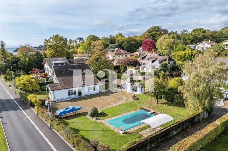 Exclusivité ? Villa individuelle à rénover avec piscine, vaste parcelle et accès privilégié au Léman (3)