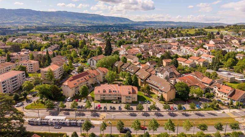Vue aérienne avec arrêt du tram 14