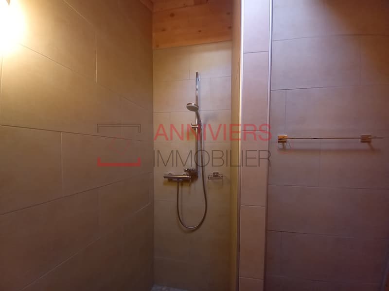 Salle d'eau - douche - wc  - lavabo à l'étage