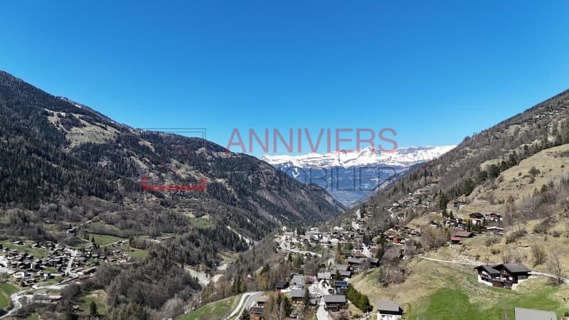 Vue dégagée et imprenable sur le fond de vallée