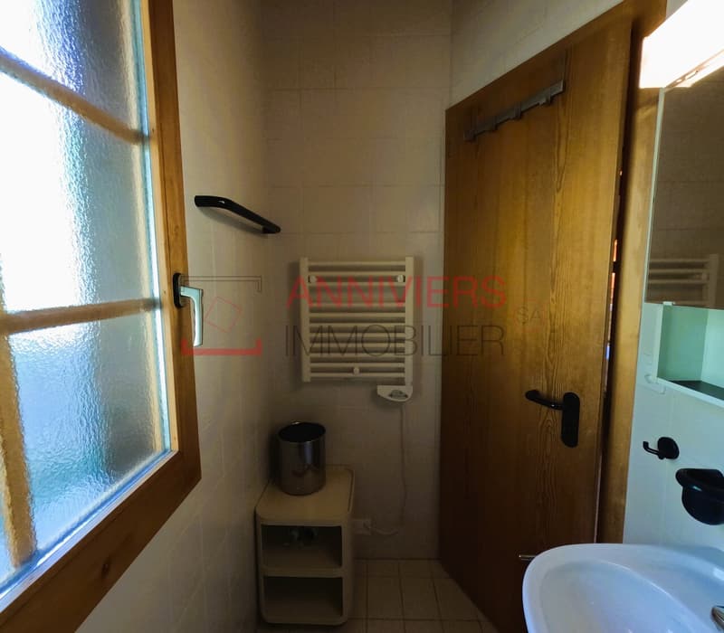 Salle d'eau avec douche