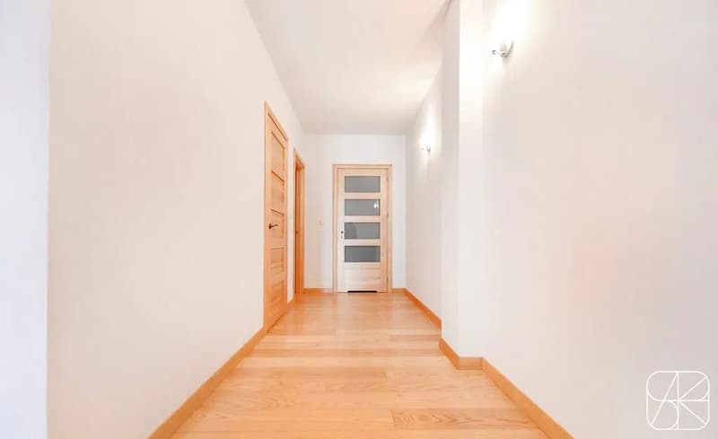 Charmante 2.5-Zimmer-Wohnung mit Balkon (7)
