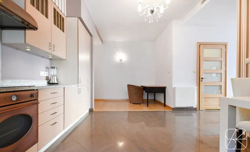 Charmante 2.5-Zimmer-Wohnung mit Balkon (3)