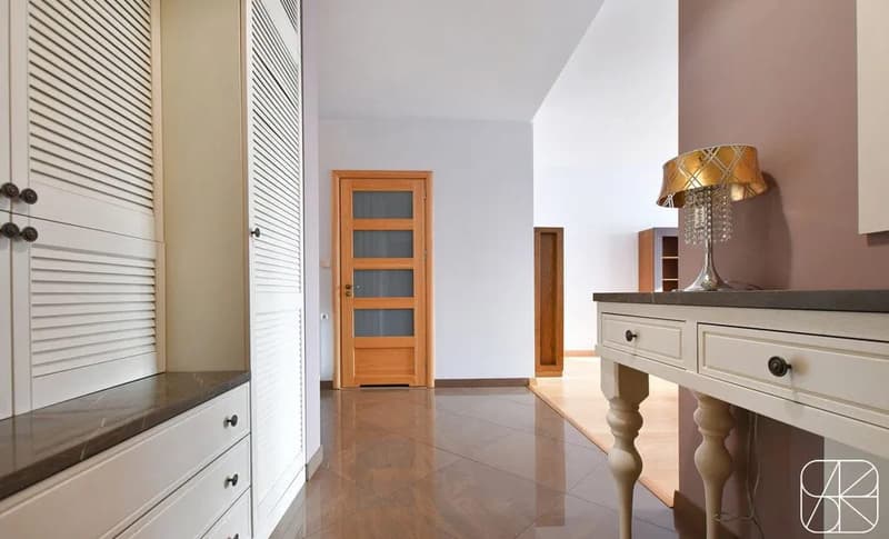 Charmante 2.5-Zimmer-Wohnung mit Balkon (9)