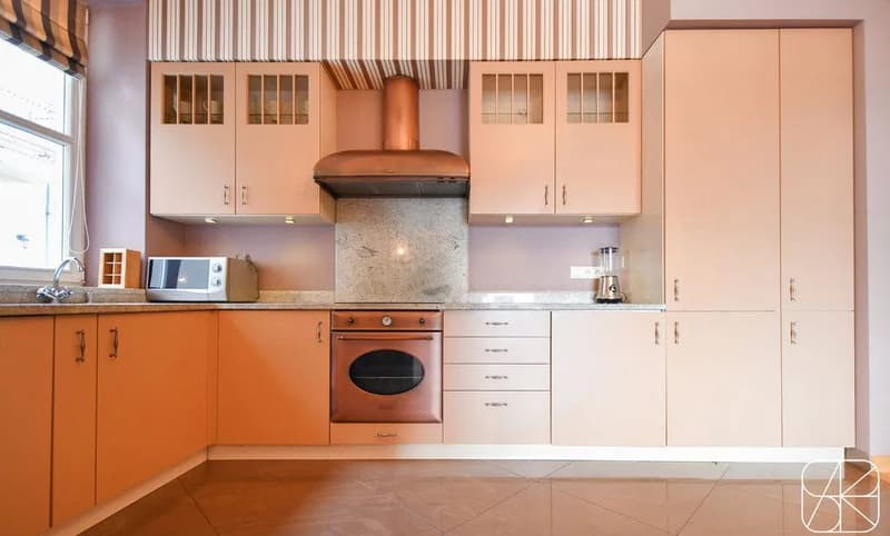 Charming 2.5-Room Apartment with Balcony in Zürich 8006 (4)