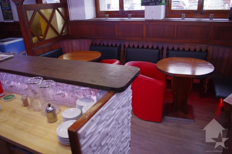 Orsières, café restaurant situé au centre ! (9)