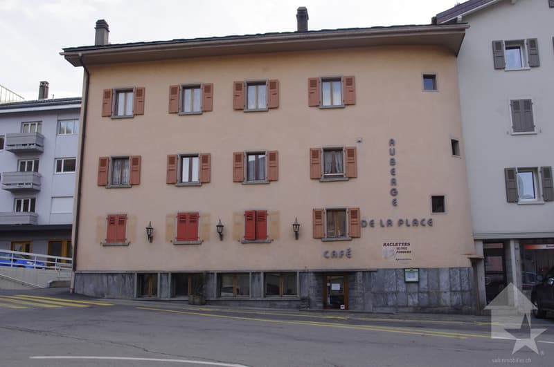 Orsières, café restaurant situé au centre ! (11)