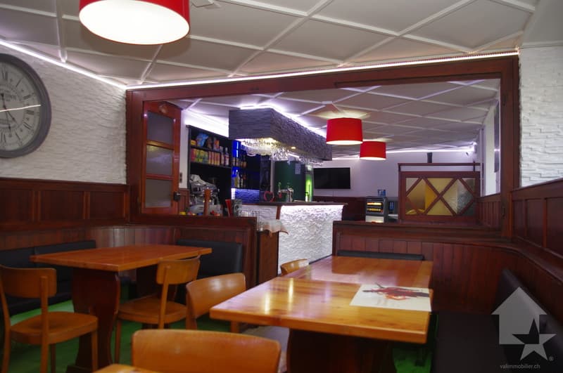 Orsières, café restaurant situé au centre ! (5)