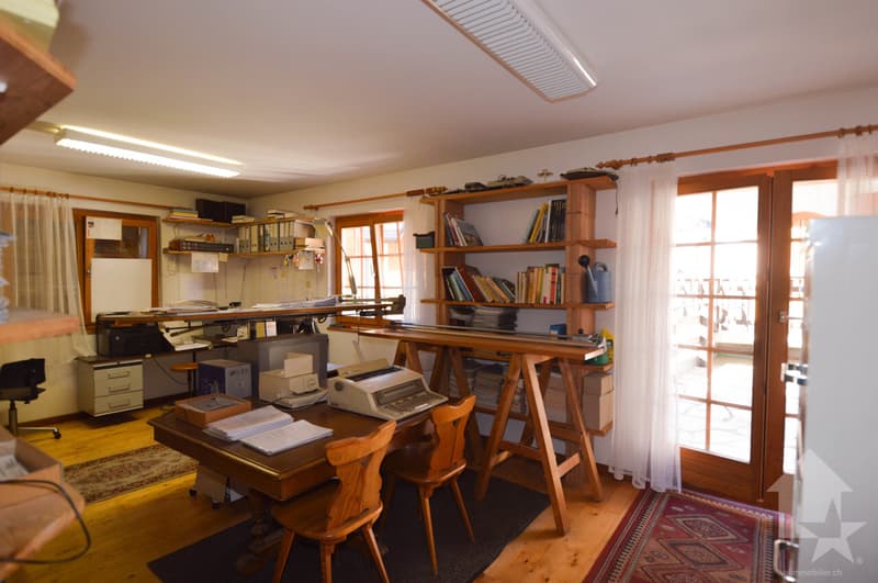 Local commercial, emplacement top (10)