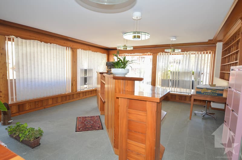 Local commercial, emplacement top (2)