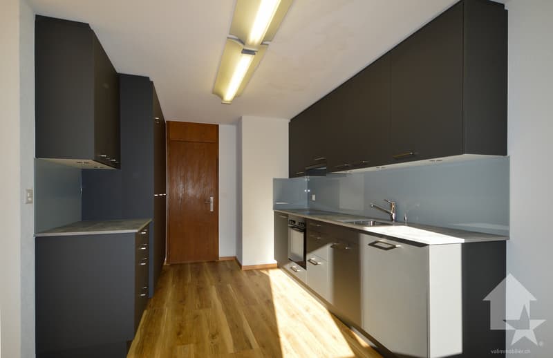 Appartement urbain de 5.5 pièces, inondé de lumière, de 160 m2 (2)