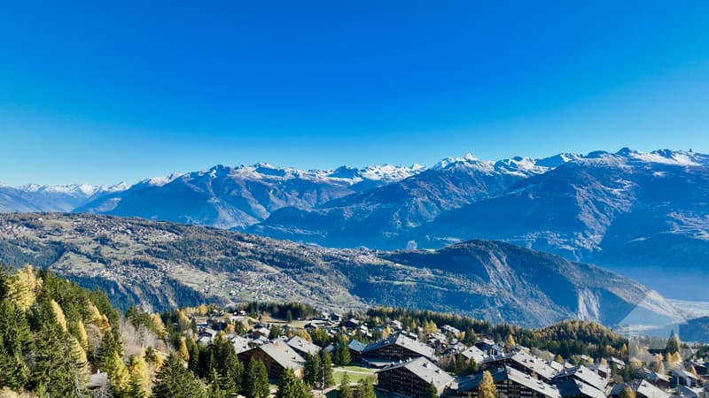 Situation exceptionnelle pour ce terrain à bâtir au Bochones (2)