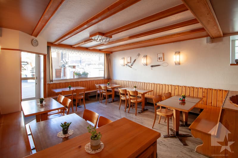 Maison villageoise de 200 m2 au centre de Varen (2)