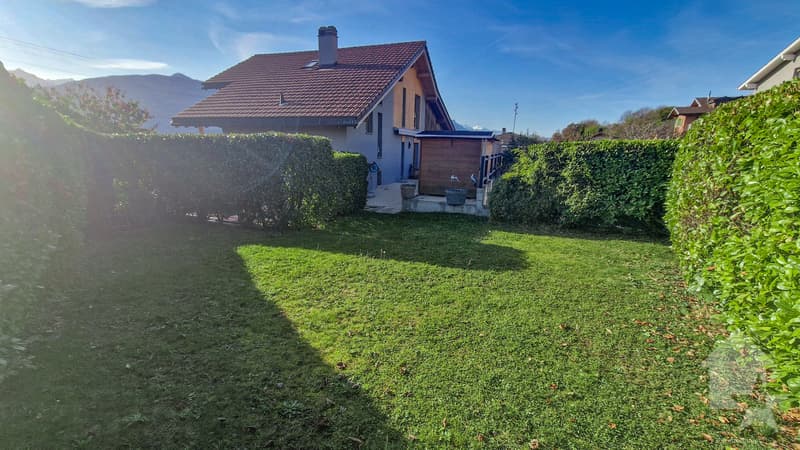 Spacieuse villa mitoyenne, belle vue, ensoleillée et calme (3)