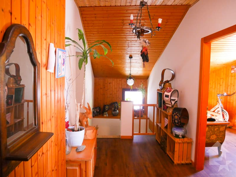 Grande maison familiale avec énormément de potentiel à La Rosière (12)