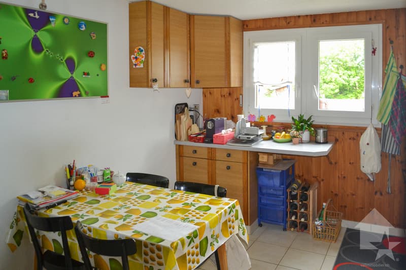 Appartement de 4,5 pièces de 80 m2 au 2ème étage d'un petit immeuble. (7)