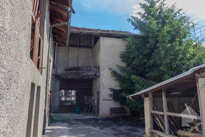 Jolie grange de 605 m3 à rénover entièrement (5)